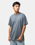 C WIP S/S Chase T-Shirt - Cozy Blue/Gold
