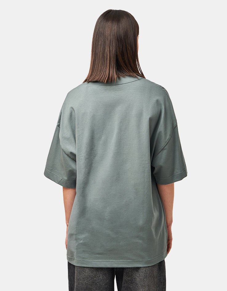 C WIP S/S Link Script T-Shirt - Velvet Green/White
